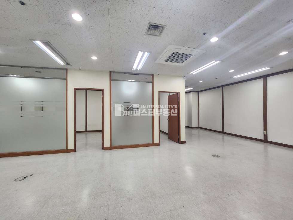경기 성남중원구 상대원동 즉시입주가능, 전용60p 공간분리 잘 되어있는 사무실및 공장 매매 매물번호 10306 사진 3