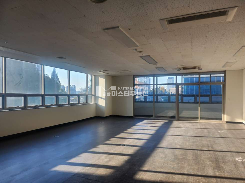 경기 성남중원구 상대원동 성남우림라이온스밸리5차동 한개층 전체사용, 깔끔하고 따스한 호실 매매 매물번호 10608 사진 1