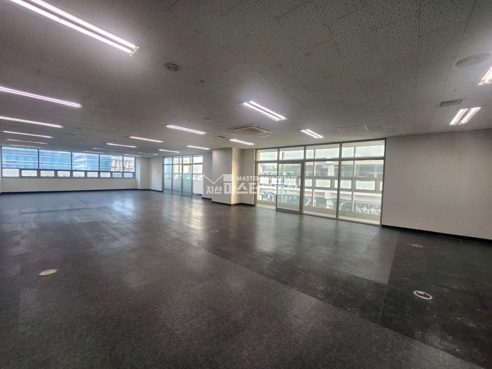 경기 성남중원구 상대원동 성남우림라이온스밸리5차동 한개층 전체사용, 깔끔하고 따스한 호실 매매 매물번호 10608 사진 3