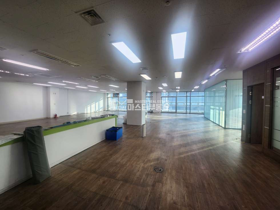 경기 성남중원구 상대원동 성남우림라이온스밸리3차동 룸인테리어,냉난방기,탕비실완비 월세 매물번호 10640 사진 1