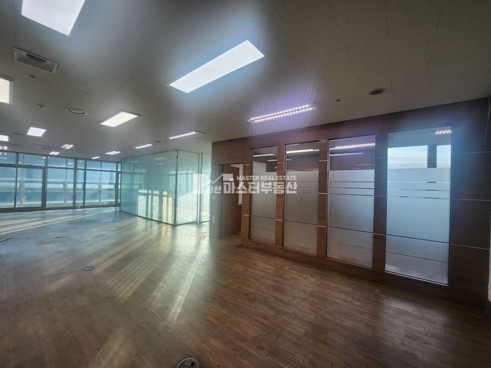 경기 성남중원구 상대원동 성남우림라이온스밸리3차동 룸인테리어,냉난방기,탕비실완비 월세 매물번호 10640 사진 2